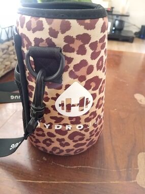 Hydrojug Leopard Print Bottle Sleeve - Pink/Brown